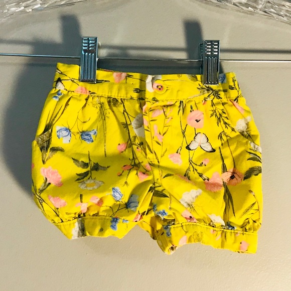 12 month old flower shorts by Carter’s - Picture 1 of 3